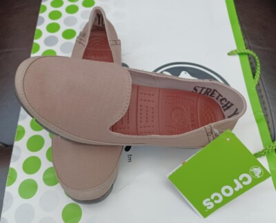CROCS STRETCH SOLE SKIMMER FLAT WALU BUSY DAY