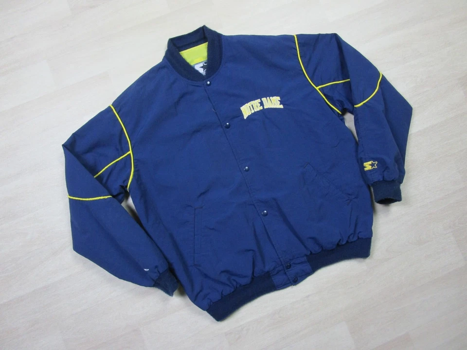 Chaqueta De Colección Años 80 Notre Dame Starter (XL) Ligera EE. UU. Universidad Spellout Foto 2 de 4
