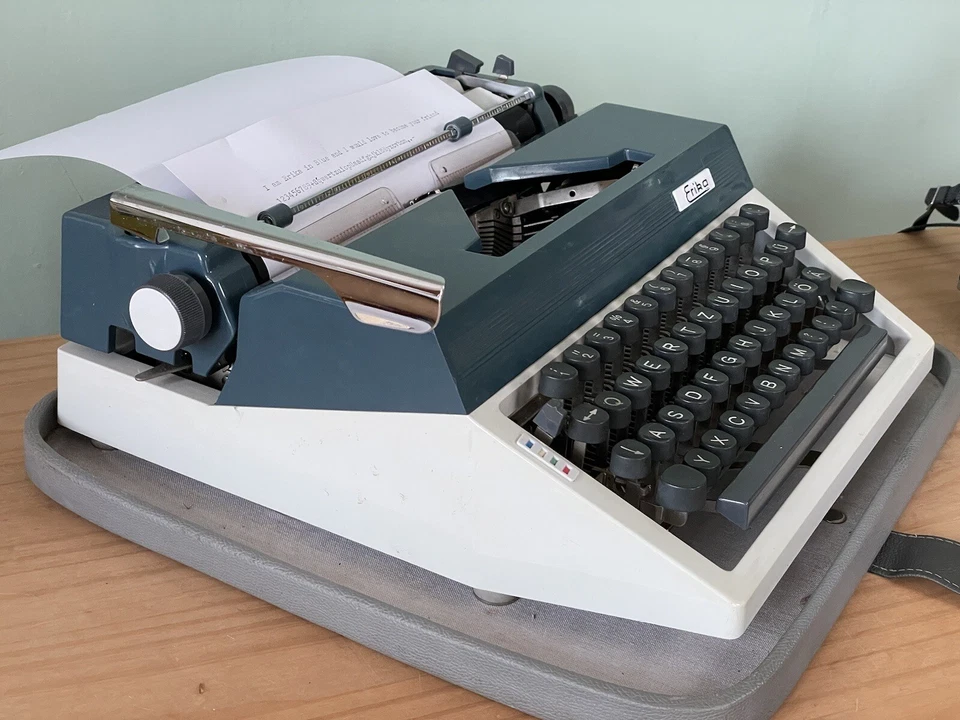 * fully Working typewriter, Schreibmaschine  Robotron Erika, blue/gray, 60s/ 70s - Bild 4 von 4