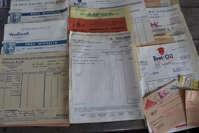 Lot anciens papiers ( autos , motos + ) factures, relevés ... , garage