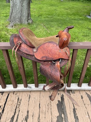 Vintage Unbranded Western Floral Style Brown Leather Horse Saddle 