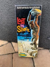 Lost in Space One-Eyed Monster & Robinson Family Model kit Polar Lights