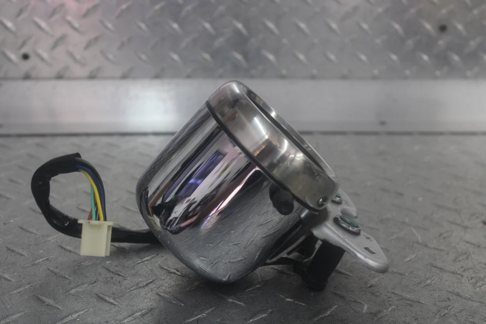 2004 SUZUKI GZ250 GAUGES METER SPEEDO TACH  34110-13F40 17,928 MILES - Image 4 of 4