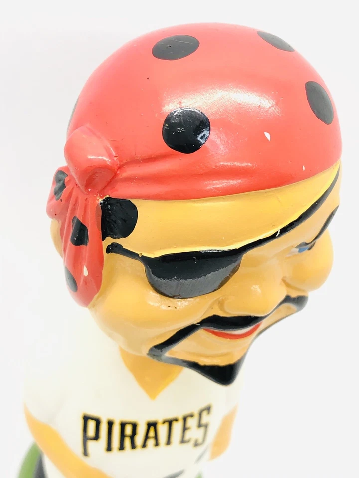 Pittsburgh Pirates TEI Mascota Pirata Bobble PIRATA TEI 1998 BATEADOR, BASE VERDE Foto 3 de 4