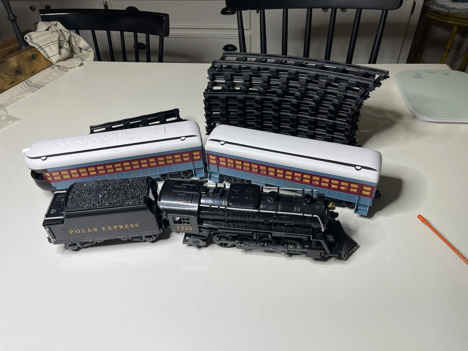 Lionel 7-11176 The Polar Express G Gauge Steam Train Set almost complete WORKS - Image 4 of 4