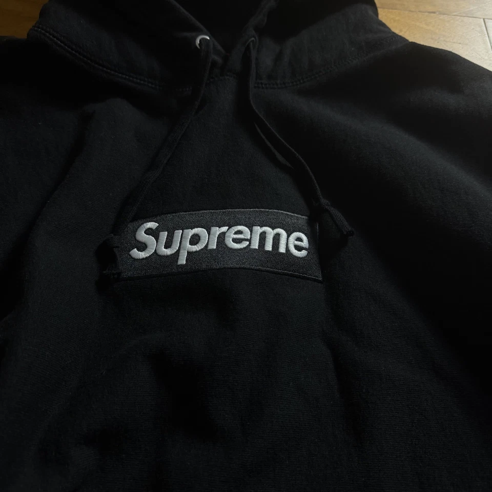 Felpa con cappuccio Supreme Box Logo Nera FW24 - 2024 - Taglia LARGE - Immagine 2 di 4