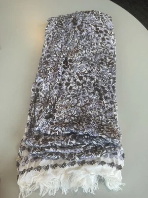 Bufanda Larga Floral Primavera Clara Púrpura y Blanca LOFT Outlet - Imagen 1 de 4