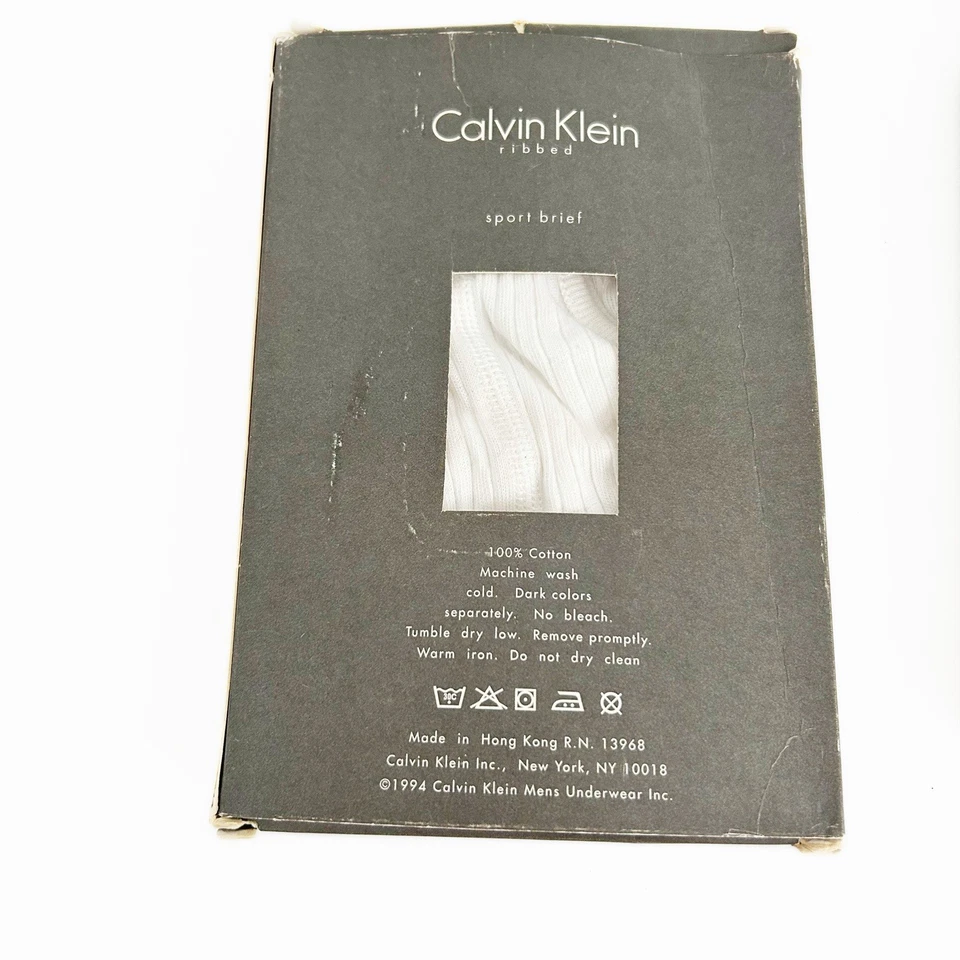 Nuevo en caja Raro De Colección 1994 Calvin Klein Para Hombre Calzoncillo Deportivo Acanalado Blanco Pequeño U2100 Foto 2 de 3