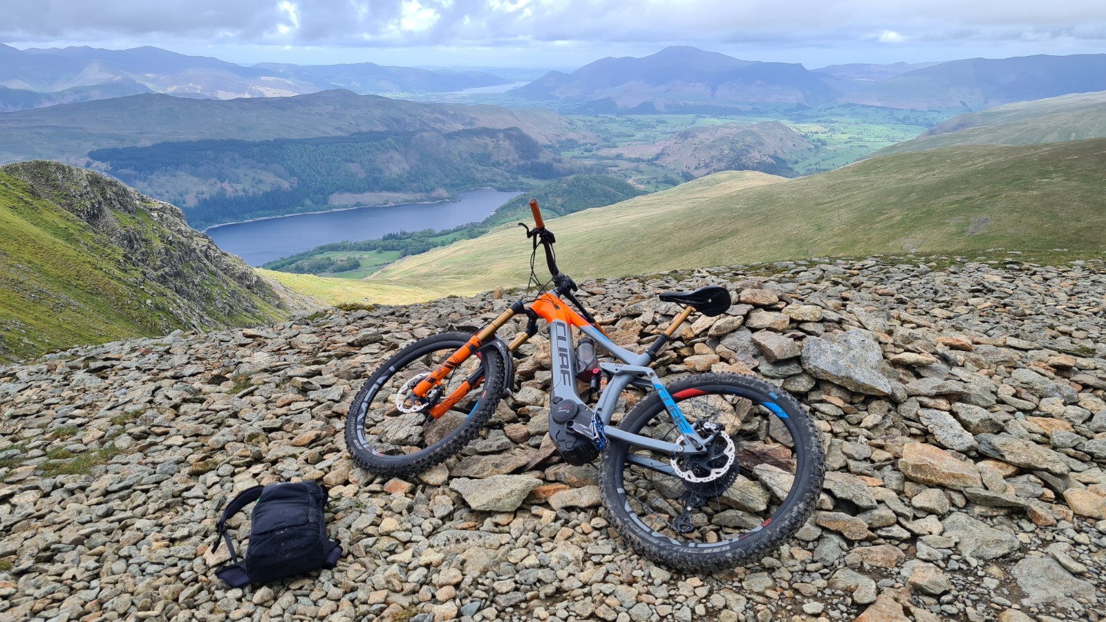 cube stereo hybrid action team 2019