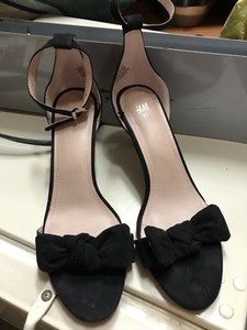 h and m black heels