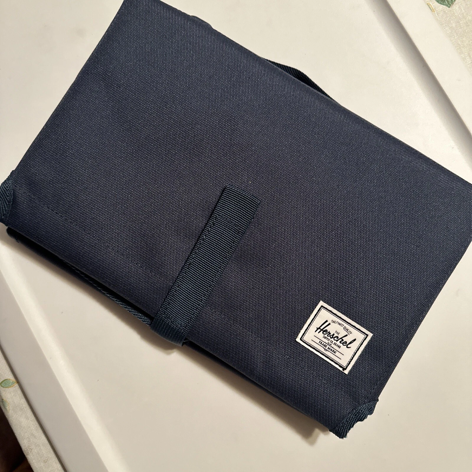 New Herschel Supply Co. Kids Foldable Changing Mat Navy Blue & Red
Opens in a new window or tab