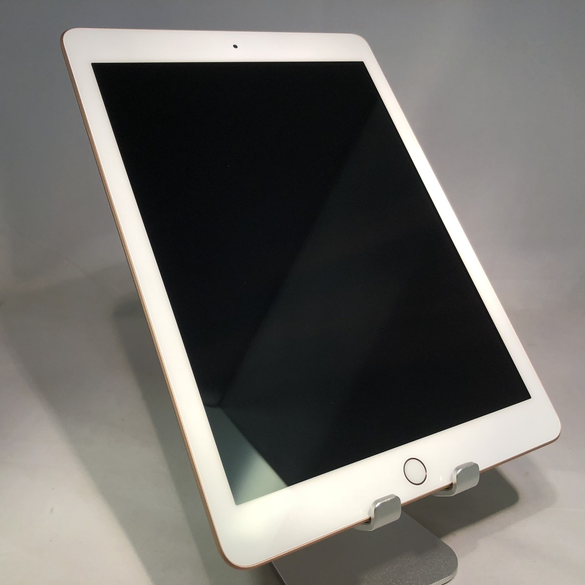 Apple iPad 6th Generation 32GB Gold WiFi Very Good Condition
