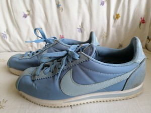 nike trainers light blue