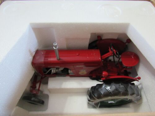 SPECCAST 1/16 2006 IOWA FFA SPECIAL ED. OLIVER XO-121 EXPERIMENTAL TRACTOR - NIB - Picture 2 of 9