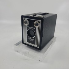 TARGET BROWNIE SIX-20 ANTIQUE CAMERA WITH ORIGINAL BOX