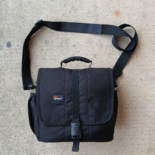 Lowepro Adventure 170 LP148 Camera Bag in Black Universal