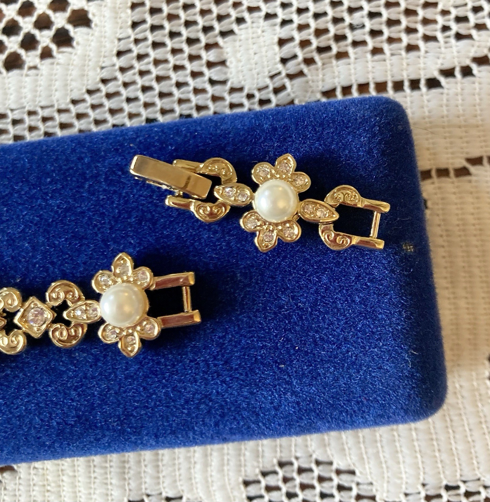 JBK Camrose&Kross BRACELET in Box JACKIE KENNEDY Gold Tone Faux Pearls 7” - 8”