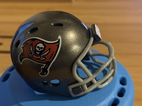 Vintage - Riddell 2010 NFL Tampa Bay Buccaneers Micro Mini Football 2' Helmet - Picture 7 of 7