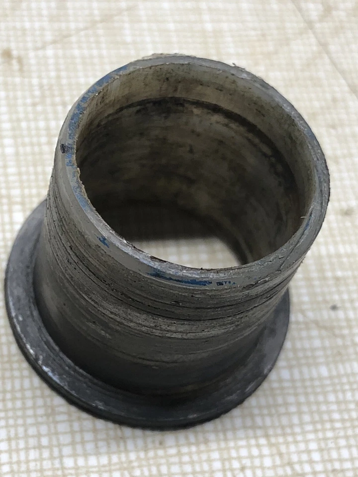 Buje del eje de dirección del tractor Ford 140 Foto 3 de 3