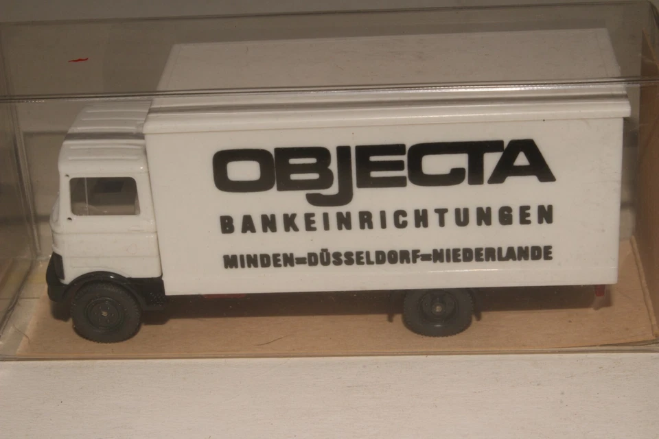 Camión de reparto Wiking Mercedes Benz Objecta escala 1:87 en caja Foto 2 de 4