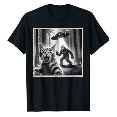 Funny Cat Selfie with Bigfoot UFO T-Shirt for Cat Lovers Sasquatch Tee Gifts