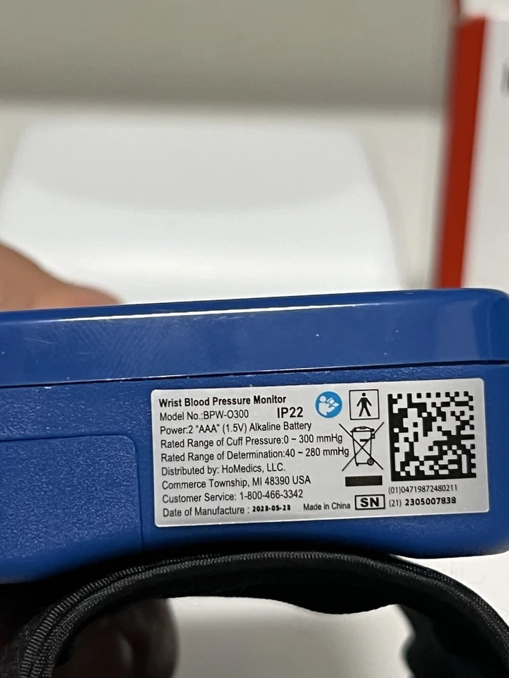 Monitor automático de presión arterial de muñeca Homedics con tecnología Smart Measure Foto 3 de 3