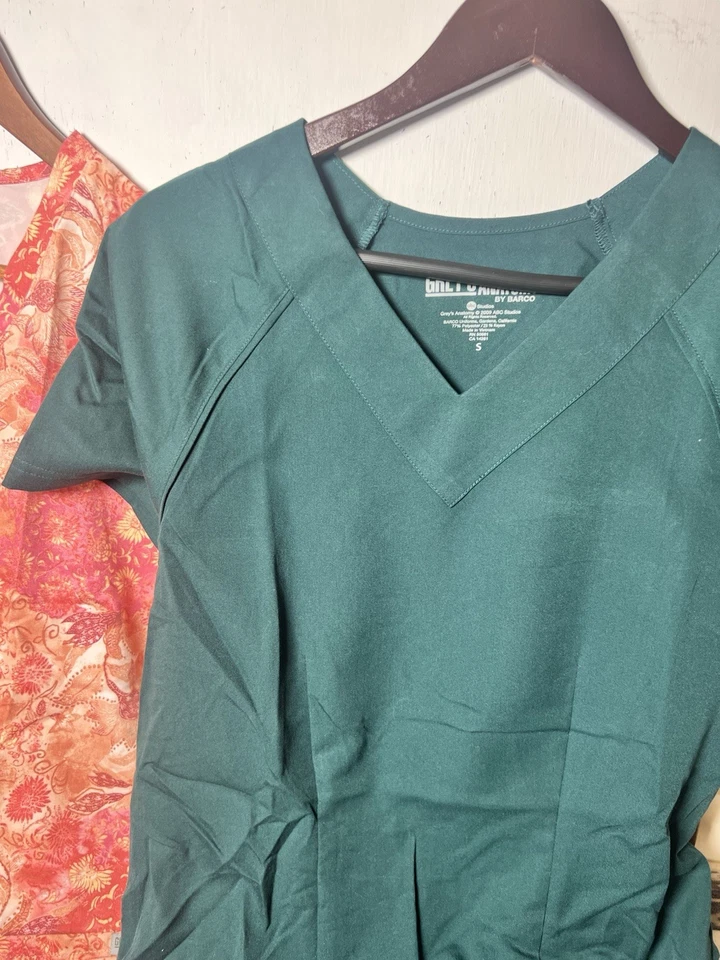 Lot 2 Grey's Anatomy Barco Printed V-Neck Scrub Top Size S Deep Forest Gardena - Image 4 of 4