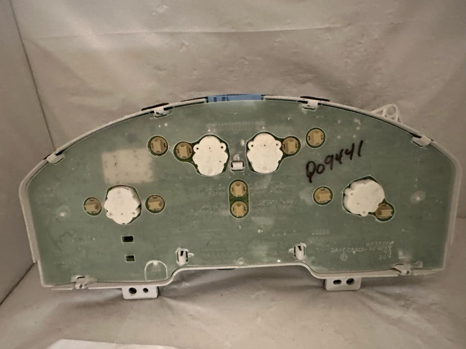 Speedometer Instrument Cluster 06 Ford Five Hundred Panel Gauges 64,476 Miles - Image 2 of 3