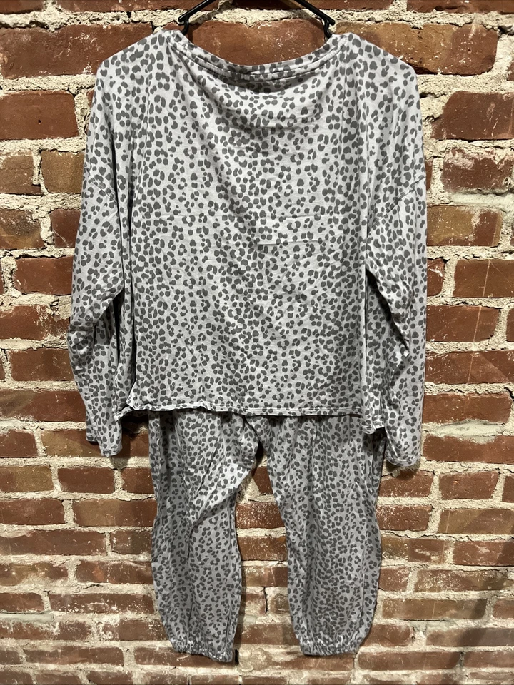 Conjunto de pijama y jogger gris GapBody de manga larga grande con cuello redondo Foto 3 de 4