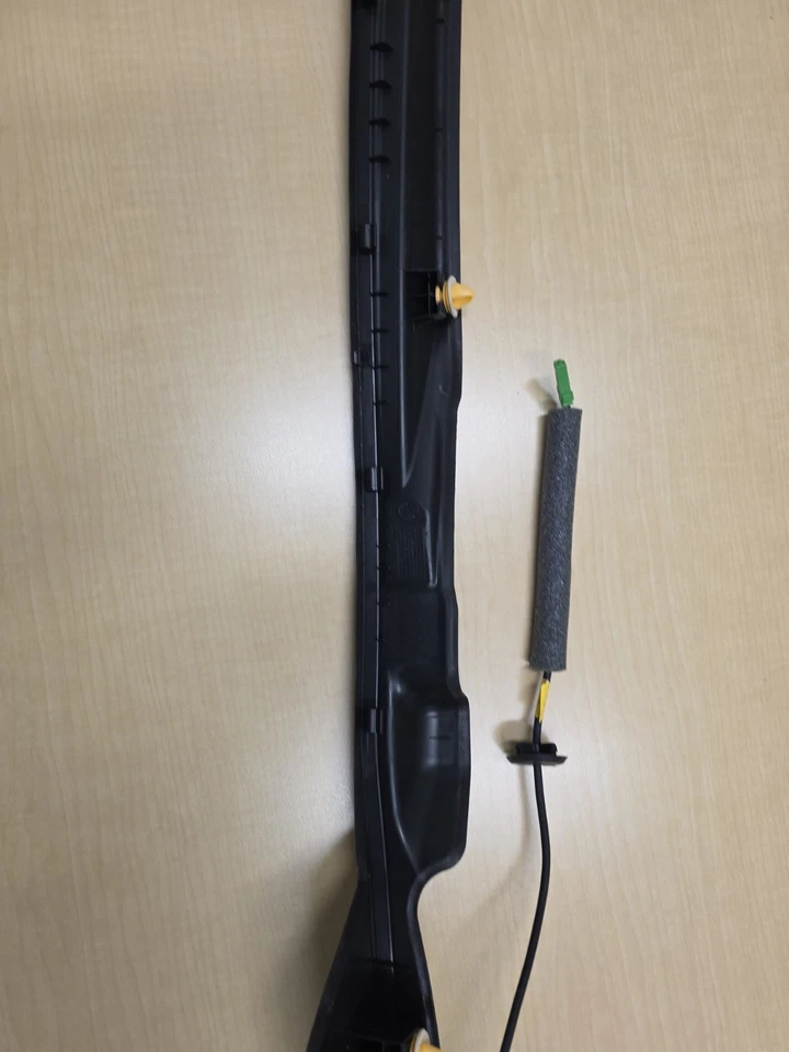 Land Rover Range Rover 2013-2022 puerta levadiza moldura lateral con sensor LR139427  Foto 2 de 4