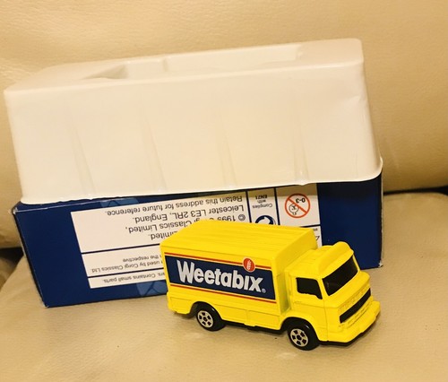 Corgi Ford Cargo Box Van Weetabix - Picture 2 of 5