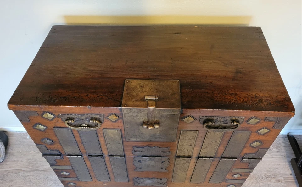 Antiguo cofre coreano Bandaji muebles raros madera latón Foto 2 de 4