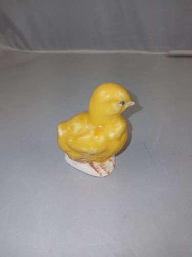 Vintage Ceramic Baby Chick Figurine (2031) - Picture 2 of 7