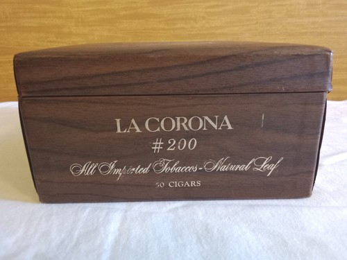 La Corona #200 - 50 Hinged Cigar Box - Faux Walnut Exterior - Red Felt Interior - Picture 4 of 11