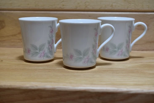 Corelle Veranda Tea / Coffee Cup Set of 3 Retired Vintage Floral Corning Patten