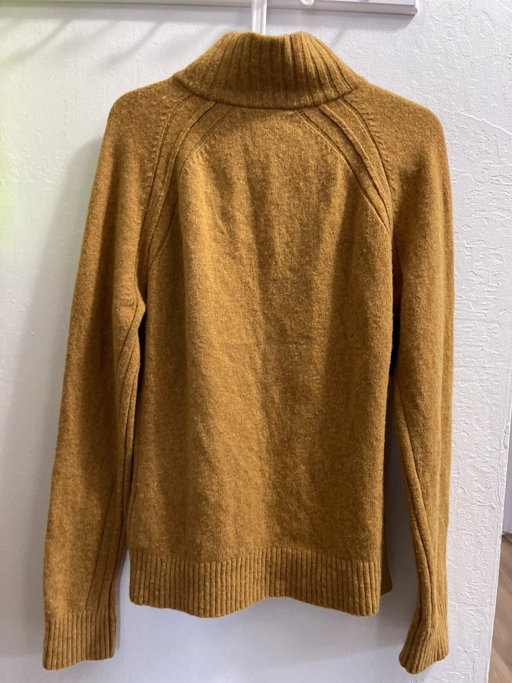 Suéter Banana Republic Para Hombre Pequeño Cuello Simulado Lana Amarillo Mostaza Foto 4 de 4