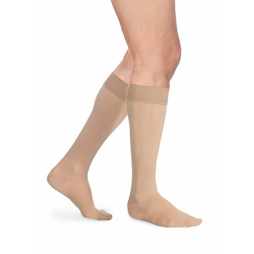 Sigvaris Opaco Hombre Hasta la Rodilla 20-30 mmHg con Agarre de Silicona-Soporte de Compresión Superior - Imagen 6 de 31