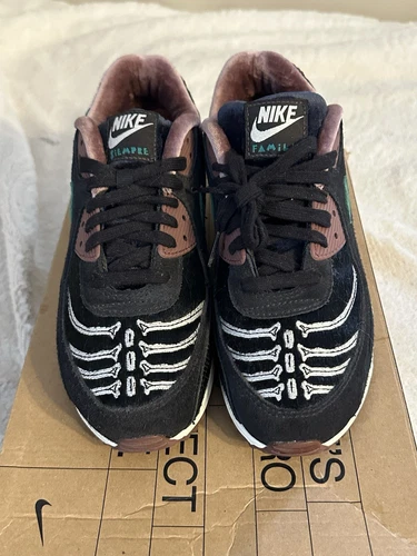 NEW Nike Air Max 90 "Siempre Familia" Women's Size 9.5 [DO2154-010]