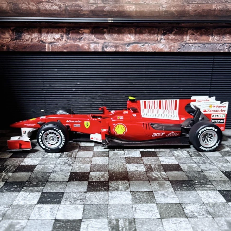 Mattel Elite 1/18 Ferrari F10 Fernando Alonso 2010 Bahrain GP Diecast Model Car - Image 4 of 4