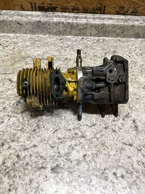 #ad OEM Vintage McCulloch Chainsaw Engine Untested Unknown Model Spins Freely $41.99