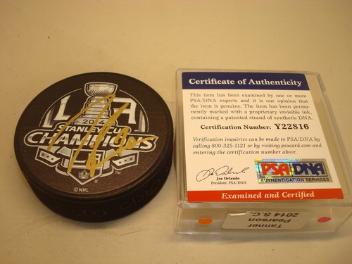 Disco de hockey Tanner Pearson firmado Kings 2014 Stanley Cup Champs certificado de autenticidad PSA/ADN 1A - Imagen 1 de 3