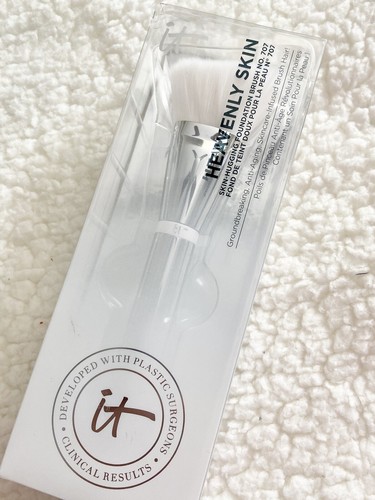 IT Cosmetics Heavenly Skin Hugging Foundation Brush No 707 New in Box ORIGINAL - Picture 12 of 12