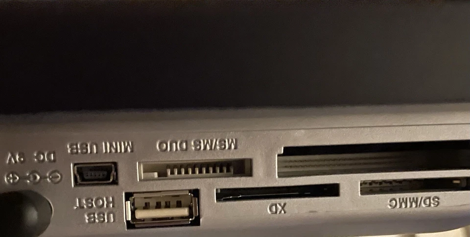 Pandigital 7.0 Digital Photo Frame - 2 Interchangeable frames (Missing Remote) - Image 4 of 4