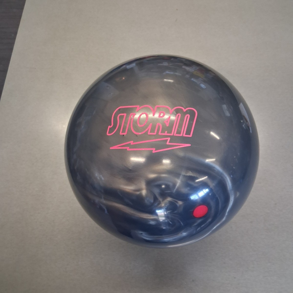 marvel maxx silver bowling ball 14 LB. 1ST QUAL new ball in the