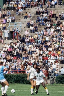 New York Cosmos Pele and Werner Roth vs Dallas Tornado at Downing - Old Photo