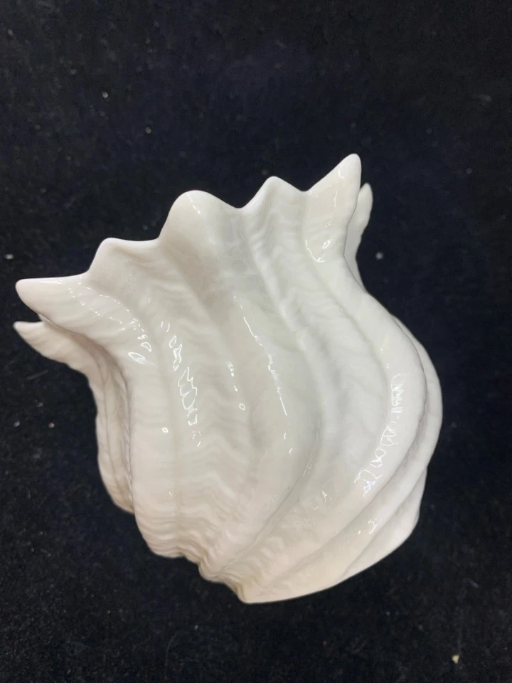 CUENCO MARFIL DETALLE EN RELIEVE - BELLEEK. Foto 3 de 4