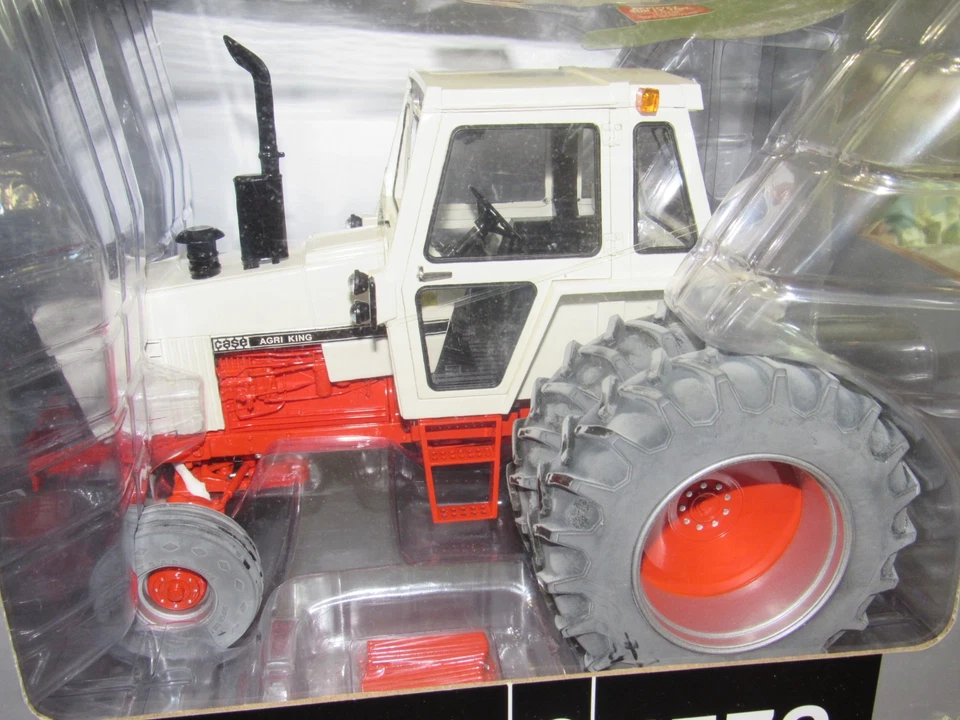 ERTL 1/16 PRECISION ELITE #2 CASE IH 1570 TRACTOR - NIB - SLIGHT OXIDATION - Image 2 of 4