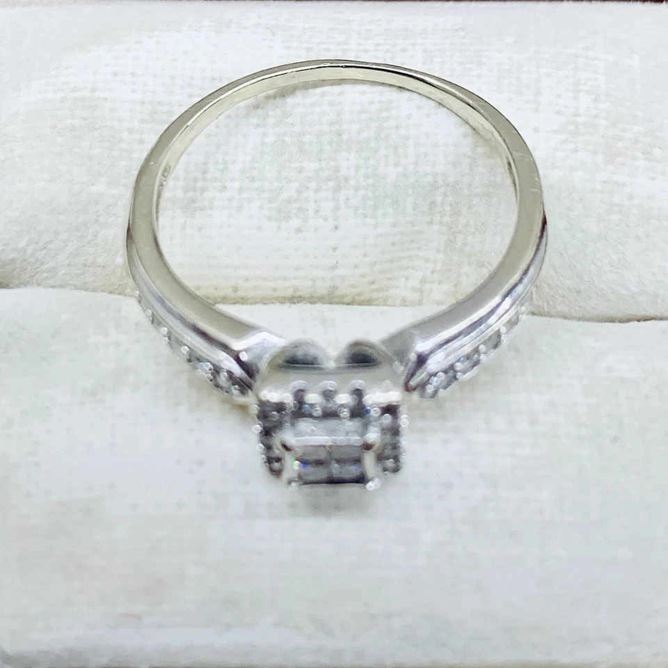 Anillo de boda de compromiso con halo de diamantes talla princesa de oro blanco de 10 k de 0,20 quilates talla 7 Foto 4 de 4