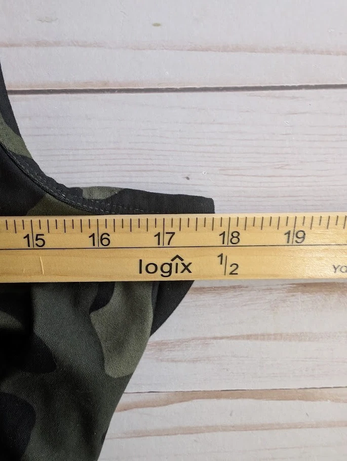 Old Navy Size Medium Breathe On Green Camoflauge Womens Sleeveless Active Tank - Image 4 of 4