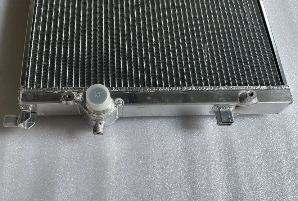 👍Radiador de aluminio apto para Audi A3 RS3 8P, TT RS 8J 2.5 TFSI 2010-2013 OE#8J01251B Foto 2 de 4